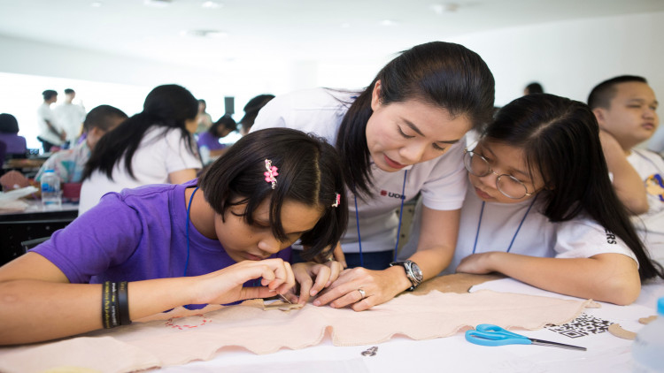 ศิลปะจากผู้พิการทางสายตา สร้างคุณค่าส่งต่อเพื่อสังคม