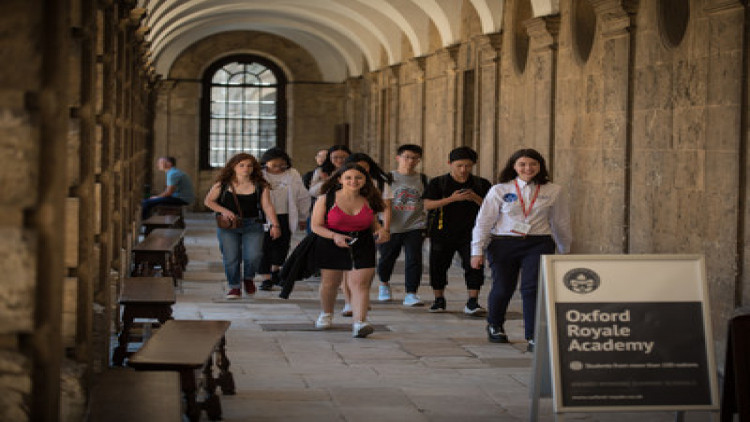 Oxford Royale Academy คว้ารางวัล Queen's Award
