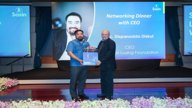 CEO มูลนิธิแม่ฟ้าหลวง เป็นวิทยากรให้กับนิสิตใหม่ ศศินทร์