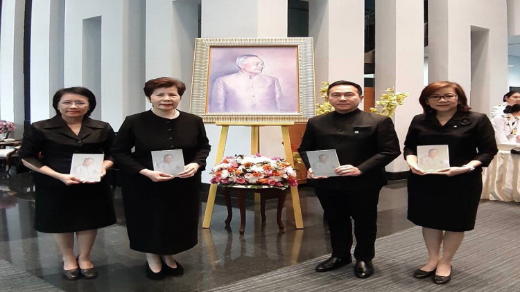 ร่วมลงนามไว้อาลัย พลเอกเปรม ติณสูลานนท์