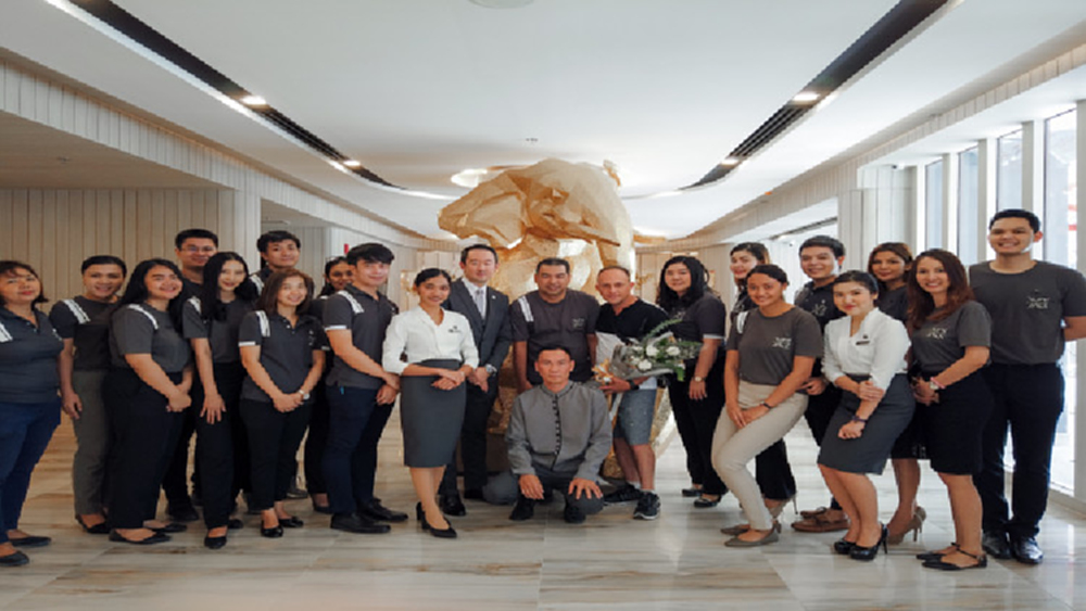 โรงแรม อิเลฟเว่น กรุงเทพฯ สุขุมวิท 11 ต้อนรับแขกผู้เข้าพักท่านแรกของโรงแรม อย่างอบอุ่น 