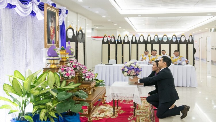 กลุ่มบีเจซี บิ๊กซี ทูลเกล้าฯ ถวายแจกันดอกไม้