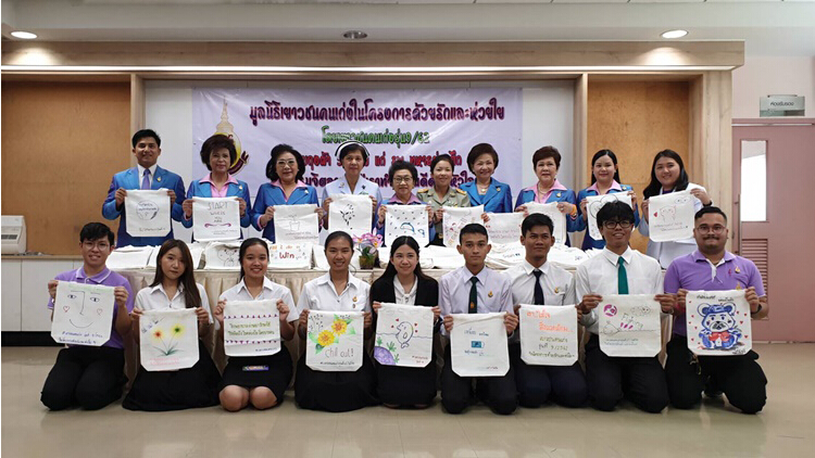 เยาวชนคนเก่ง มอบถุงผ้า ให้กับ รพ.ทหารผ่านศึก