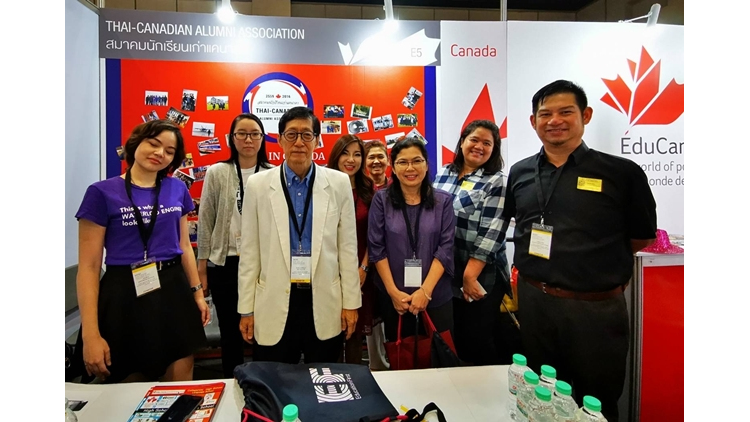 สมาคมนักเรียนเก่าไทย-แคนาดา ออกบูธเพื่อให้คำปรึกษา 