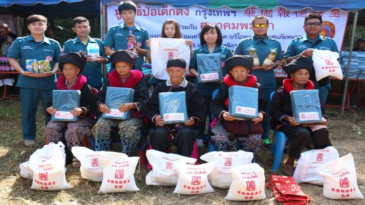 มูลนิธิป่อเต็กตึ๊งรุดบรรเทาทุกข์สู้ภัยหนาวมอบผ้าห่มเชียงใหม่