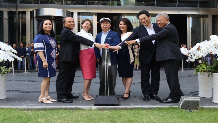 ทายาทตัน ภาสกรนที เปิดตัว T-ONE