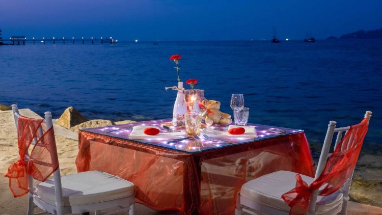 ห้องอาหารริมทะเลชวนคู่รักฉลองวันวาเลนไทน์