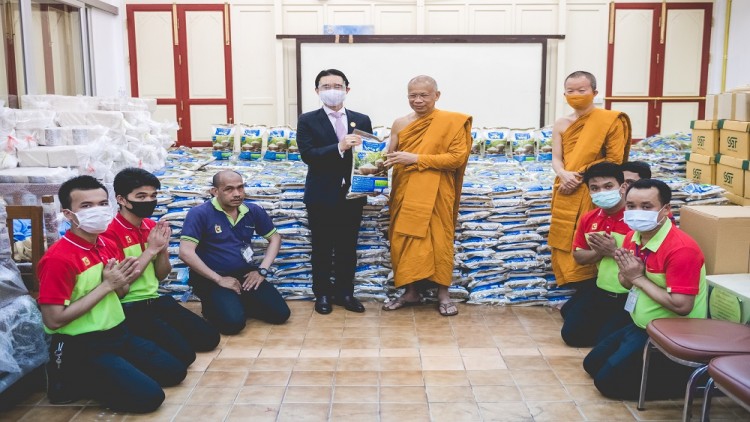 มูลนิธิบีเจซี บิ๊กซี ถวายข้าวสาร 2,000 ถุง 
