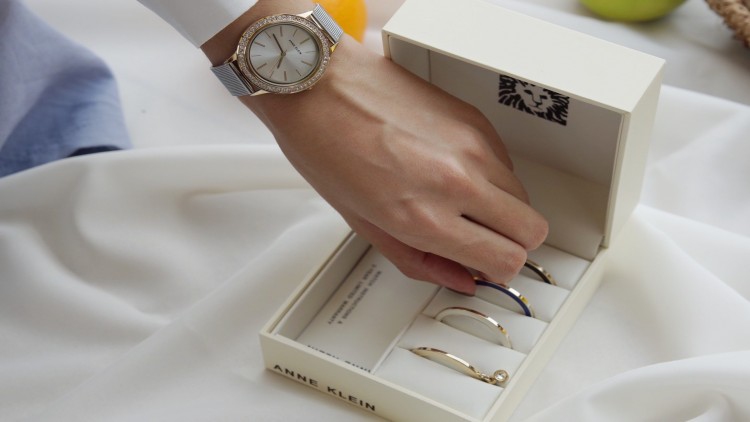  Anne Klein นาฬิกาคุณภาพแสนคุ้ม