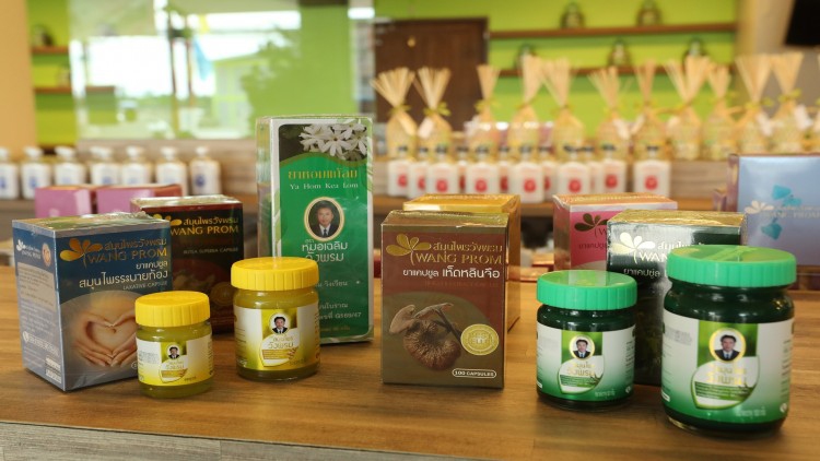สมุนไพรวังพรม ปั้นแบรนด์ "ยาหม่องไทย" ครองตลาด CLMV