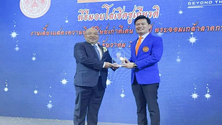 ซีพีเอฟปลื้ม ผู้บริหารเข้ารับรางวัลศิษย์เก่าดีเด่น จากหลายสถาบัน