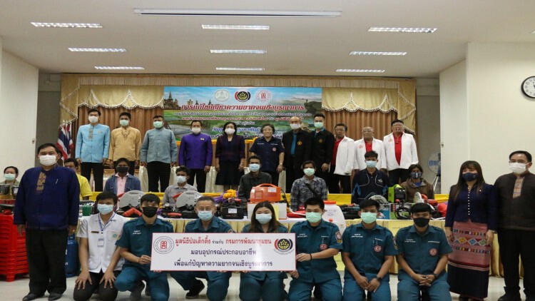 มูลนิธิป่อเต็กตึ๊งร่วมกับกรมการพัฒนาชุมชน “สร้างชีวิต”