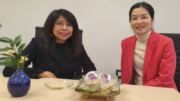 ขนมกลีบลำดวนทำจากน้ำตาลพาลาทีน