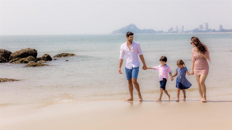 เที่ยวหัวหินแบบ ‘คนละครึ่ง’ พร้อมผ่อนคลายในวิลลาหลังงาม