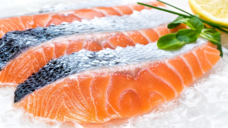 จับกระแสแซลมอน  หรือ "ปลาส้ม" แม็คโคร