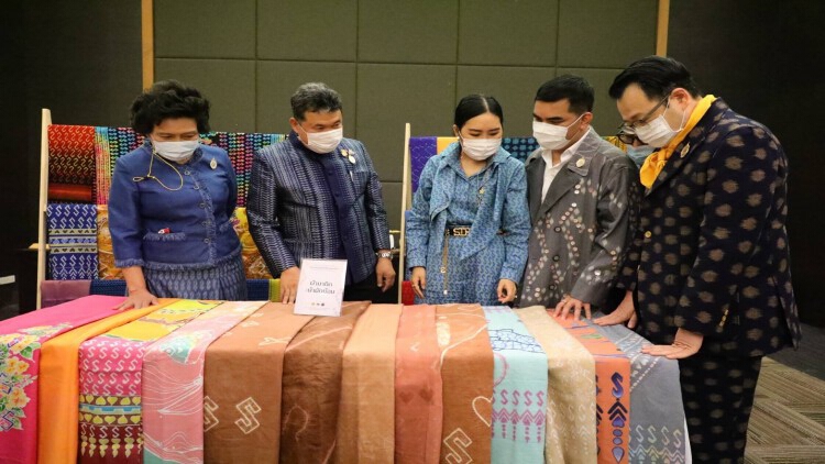 "เจ้าฟ้าหญิงสิริวัณณวรีฯ" พระราชทานแบบลายผ้าบาติก สู่ชาวไทย