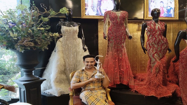 “โรงเรียนเถ้าแก่” ตามติด "เจมส์" ดีไซเนอร์หัวใจสู้!