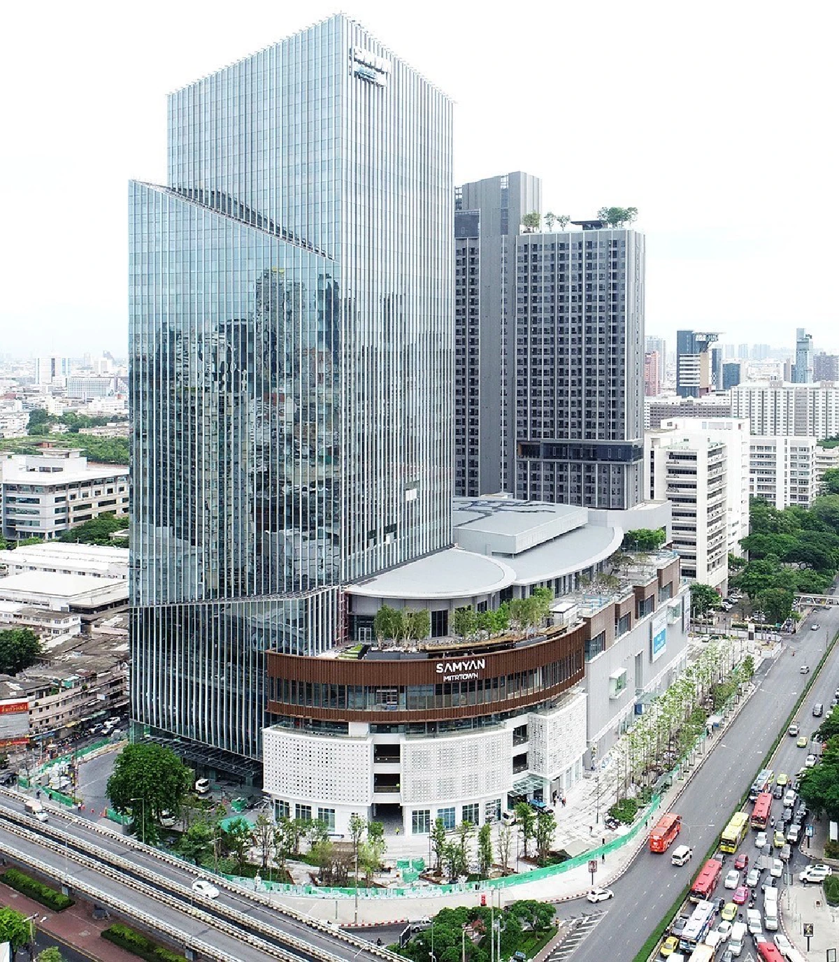 รองนายกรัฐมนตรีและรัฐมนตรีว่าการกระทรวงพลังงาน มอบรางวัลและแสดงความยินดี กับผู้แทนประเทศไทยที่คว้ารางวัลในการประกวด ASEAN Energy Awards 2021