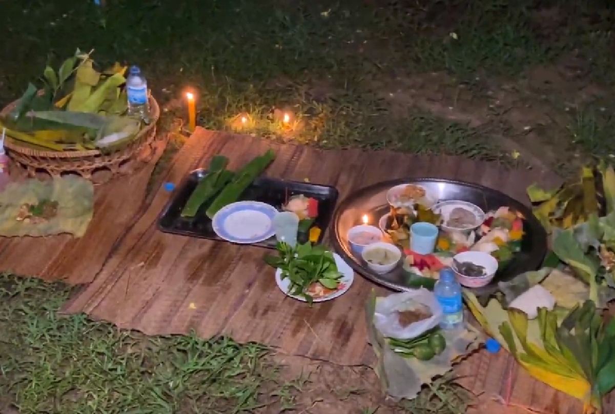 ทำทานวันปล่อยผี ทำบุญแจกข้าวประดับดิน วันสารท 2564