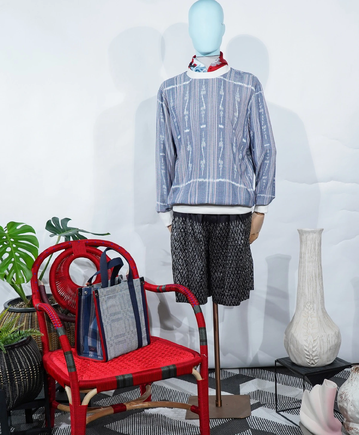 ชวนช้อป ‘ผ้าย้อมสีธรรมชาติ’  โดยดีไซเนอร์ ‘เธียเตอร์’ และ ‘วิชระวิชญ์’