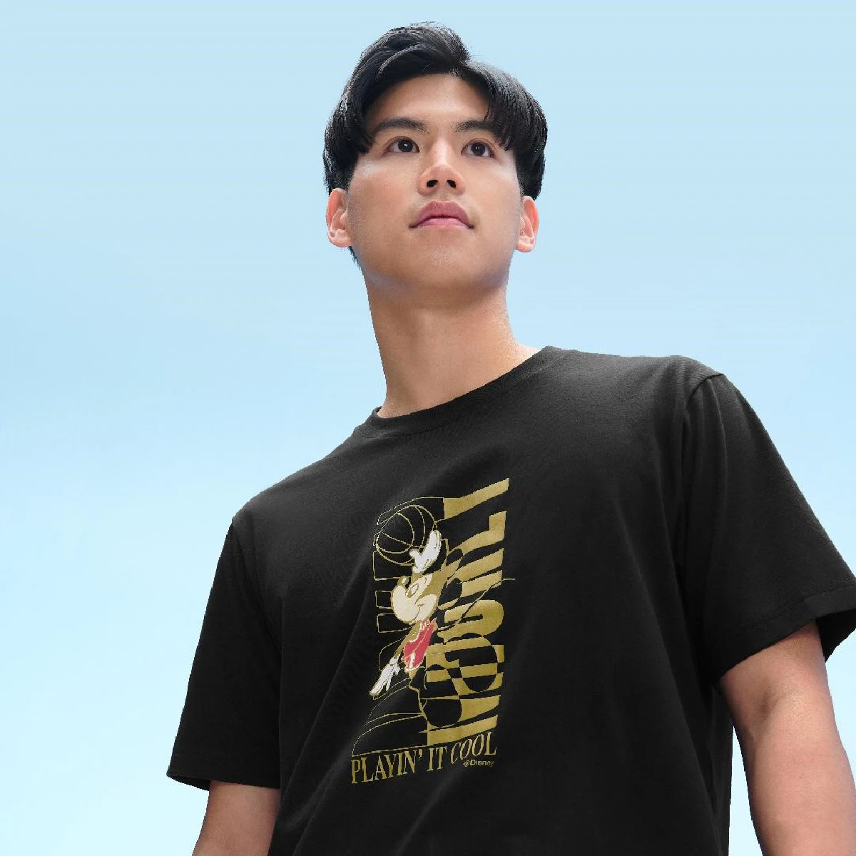 Disney & GQ  เมื่อลาย Mickey Mouse มาอยู่บนเสื้อผ้าสะท้อนน้ำ ครั้งแรกของโลก!