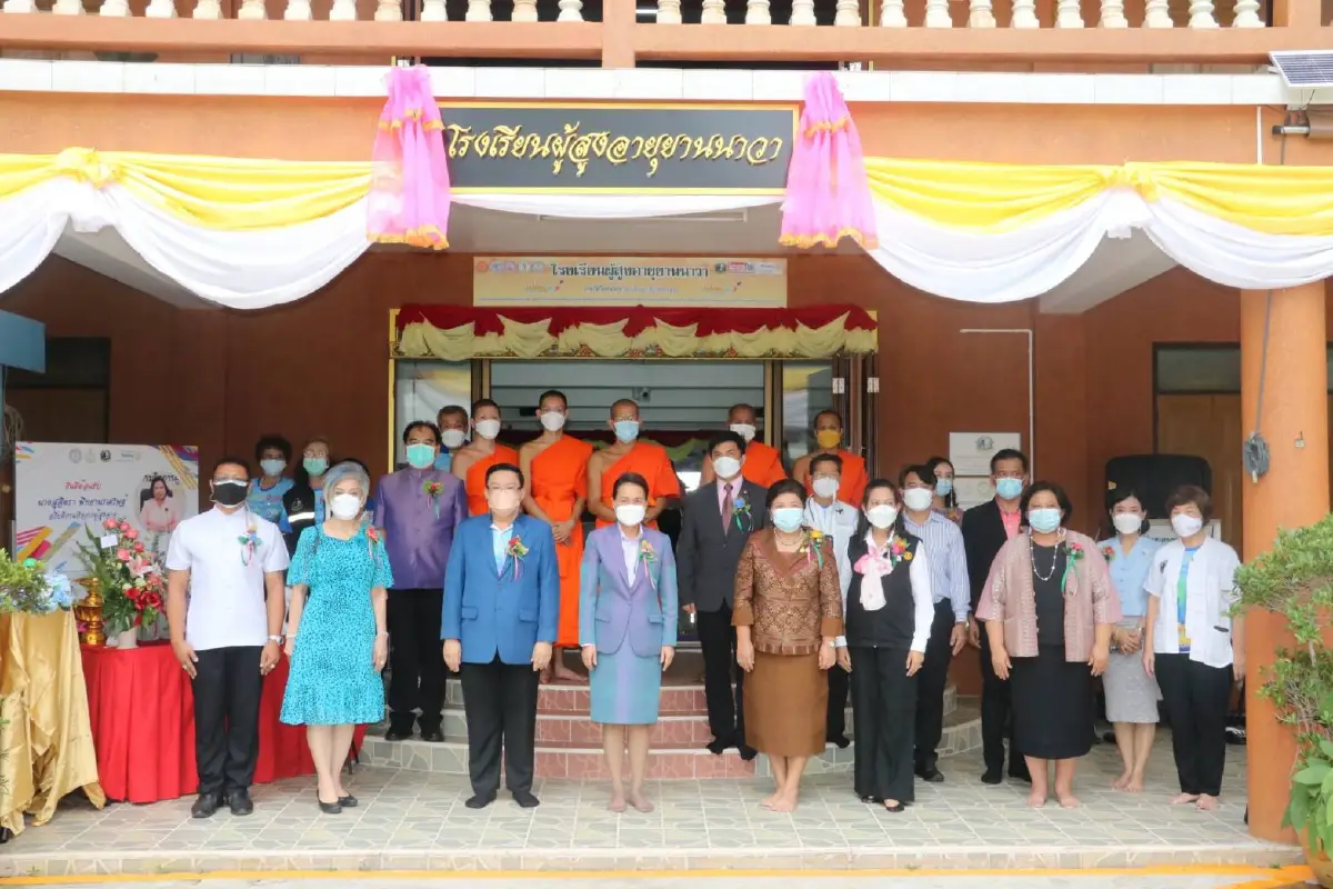 มูลนิธิพัฒนาวิชาชีพสตรี​ ร่วม​ พิธีเปิดป้าย​ รร.ผู้สูงอายุยานนาวา​