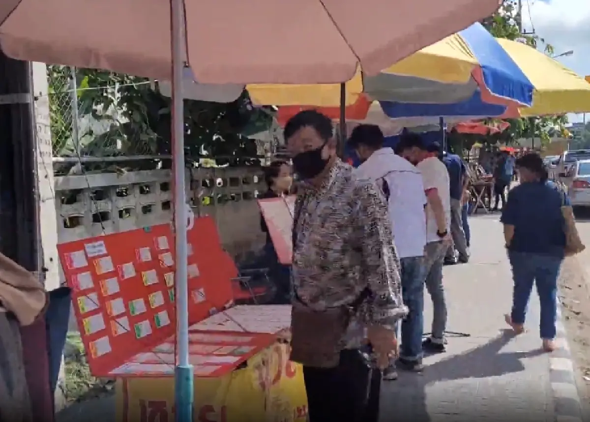เช็คเลขดัง! โค้งสุดท้ายก่อนหวยออก เชียงใหม่คึกคัก รางวัลที่ 1 งวดที่แล้ว ถูก 3 ราย รับ 54 ล้าน