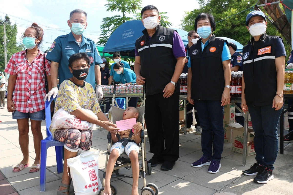 มูลนิธิป่อเต็กตึ๊ง แจกจ่ายเครื่องอุปโภคบริโภค ประเพณีทิ้งกระจาด ประจำปี 2564