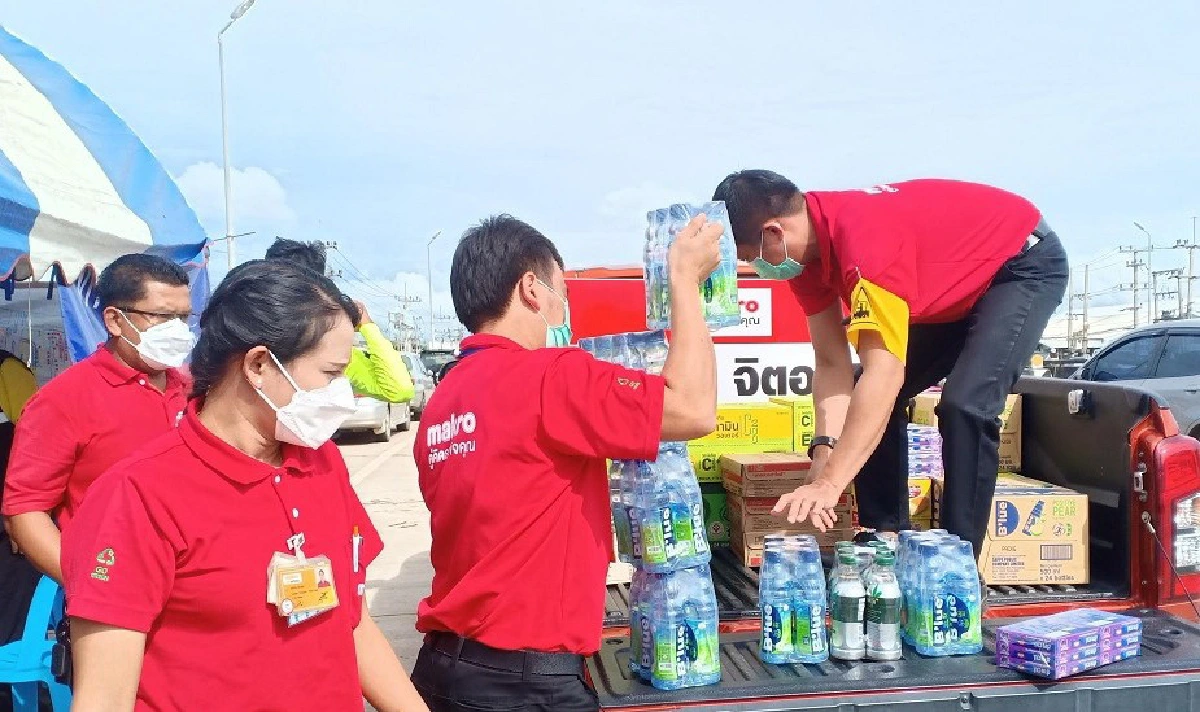 แม็คโคร ไม่ทิ้งกัน เร่งมอบสินค้าอุปโภคบริโภคช่วยผู้ประสบภัยน้ำท่วม