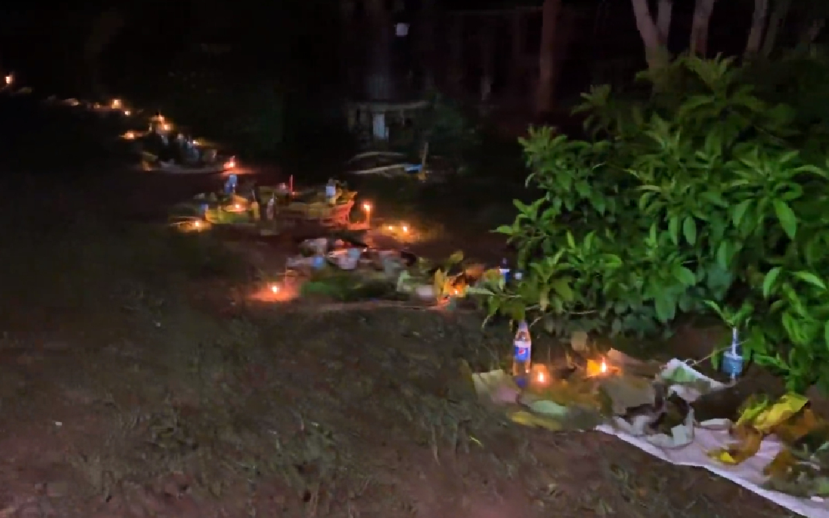 ทำทานวันปล่อยผี ทำบุญแจกข้าวประดับดิน วันสารท 2564