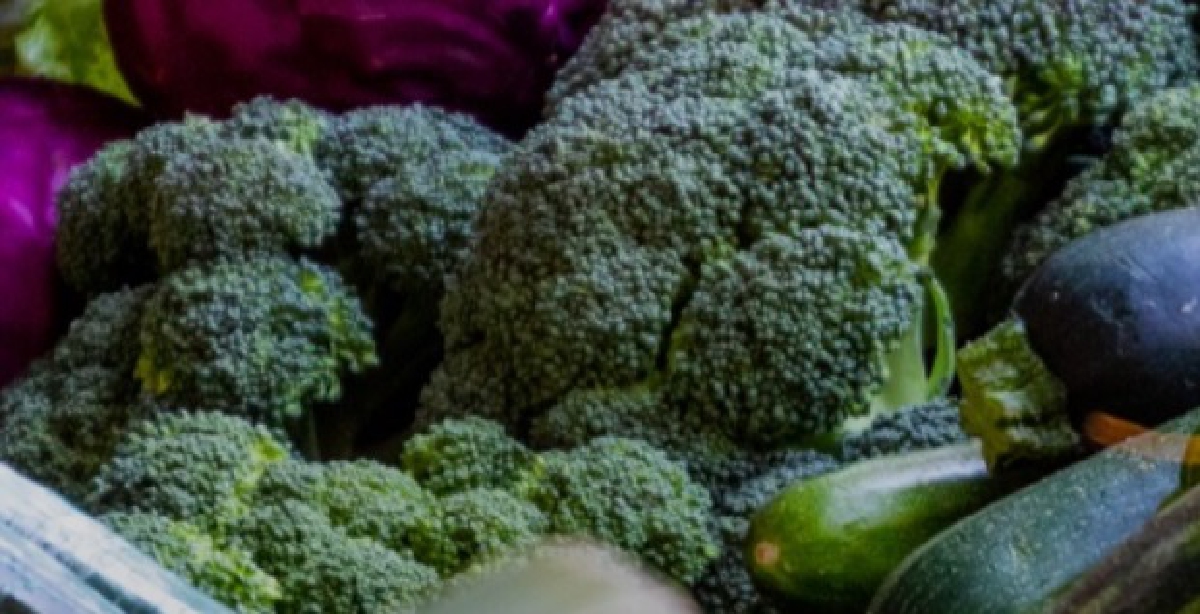 ‘ผัก’ กินสดหรือกินสุก แบบไหนได้สารอาหารดีกว่ากัน