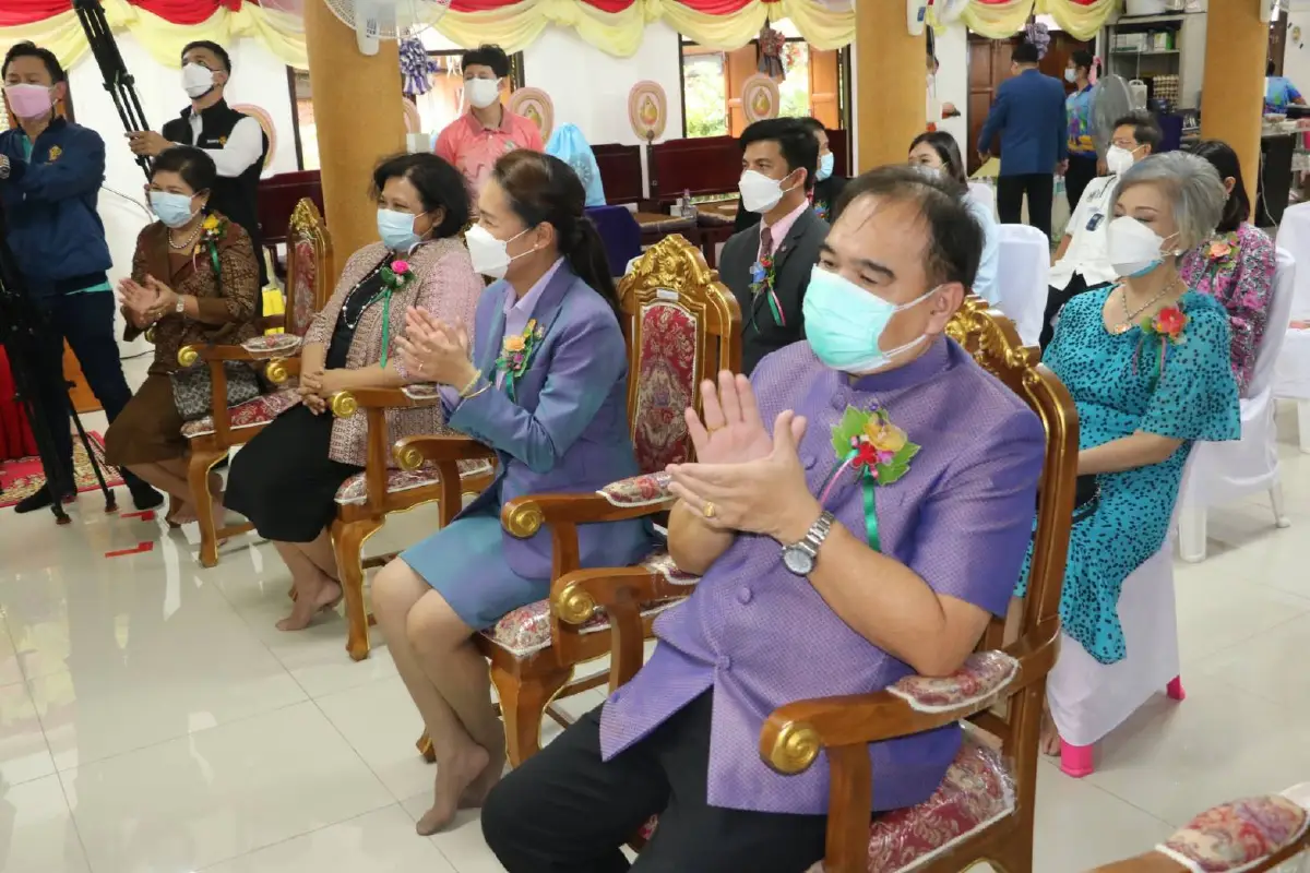 มูลนิธิพัฒนาวิชาชีพสตรี​ ร่วม​ พิธีเปิดป้าย​ รร.ผู้สูงอายุยานนาวา​