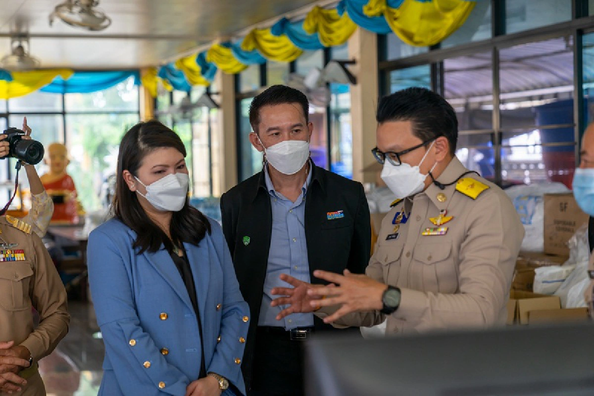 บีทีเอส กรุ๊ปฯ ส่งมอบอาหารกล่องพร้อมเครื่องอุปโภค บริโภค ให้แก่ศูนย์พักคอย