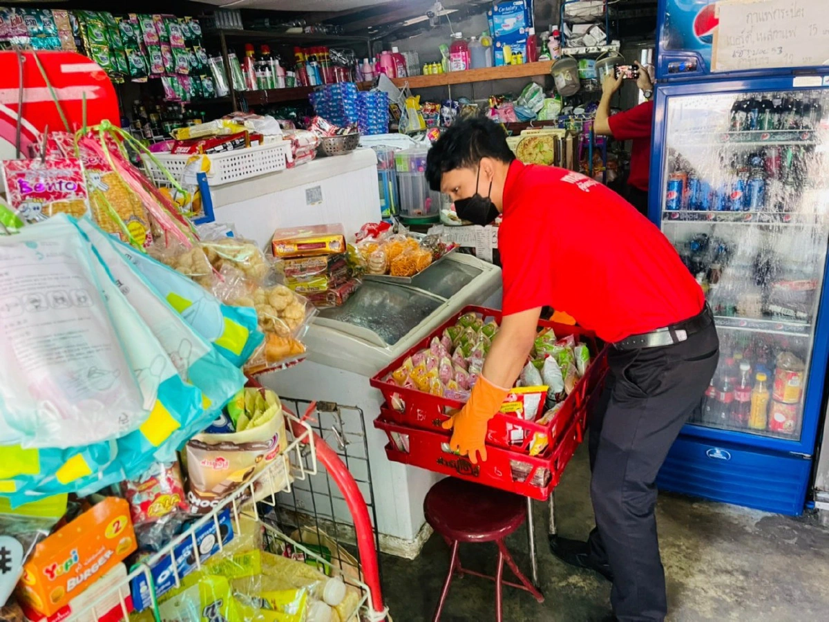 แม็คโคร ส่งทีมปรับปรุงร้าน มอบถุงกำลังใจผู้ประสบภัยน้ำท่วม จ.ลพบุรี