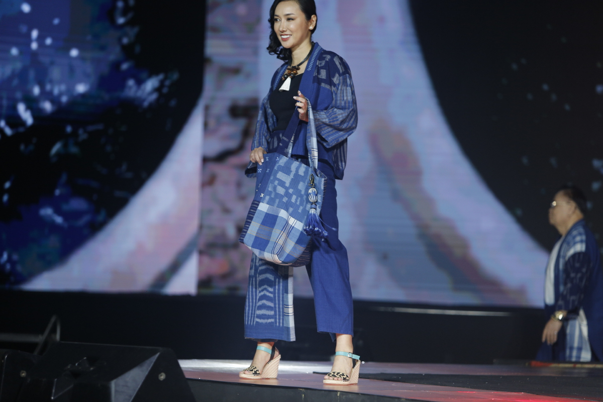 “พรรคเพื่อไทย” จัดแฟชั่นโชว์ “ครามสกล” นำเสนอมุมมอง “อีสาน” พลังภูมิปัญญา