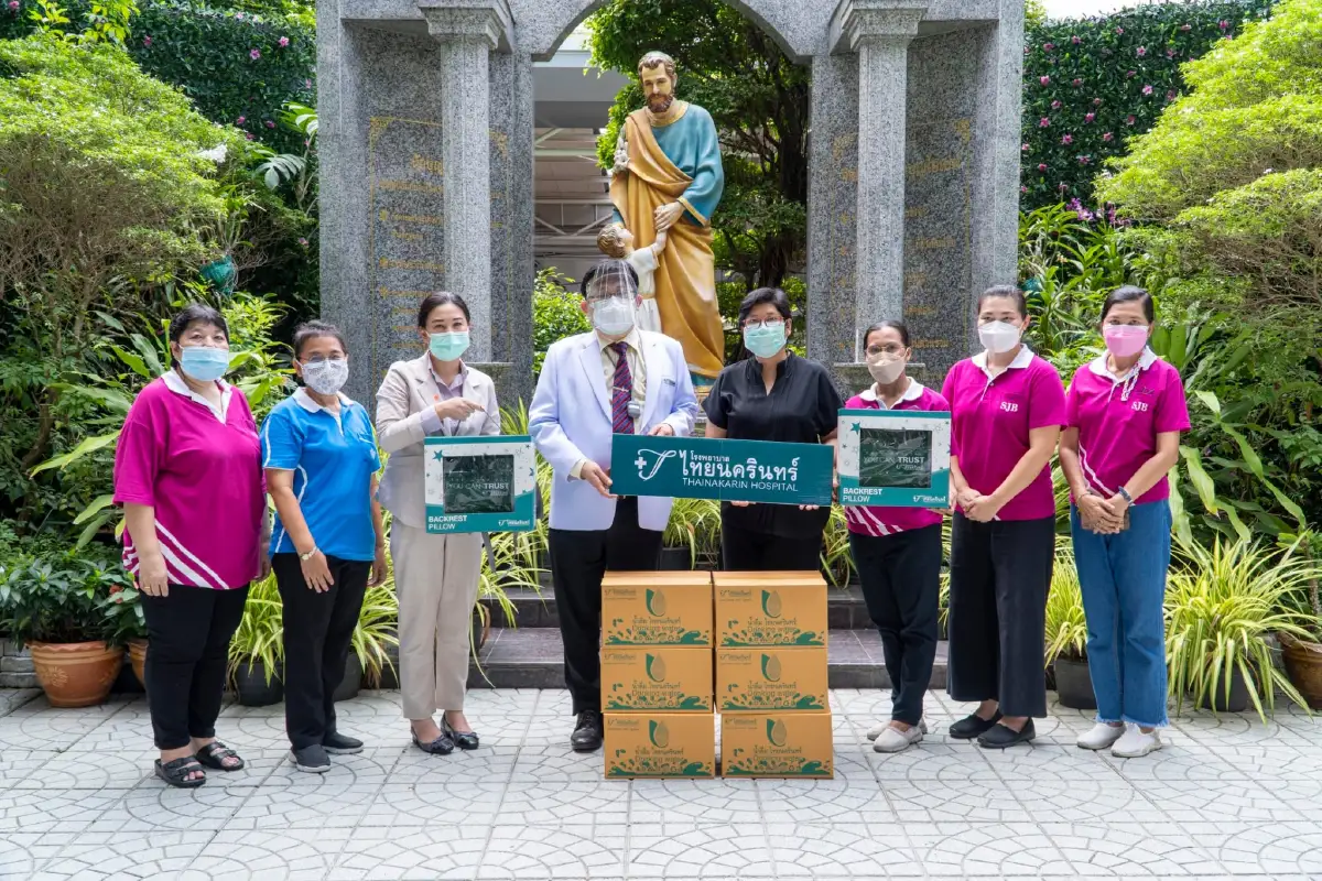 รพ.ไทยนครินทร์  มอบน้ำดื่มและยา สำหรับกิจกรรมให้บริการวัคซีนโควิด-19