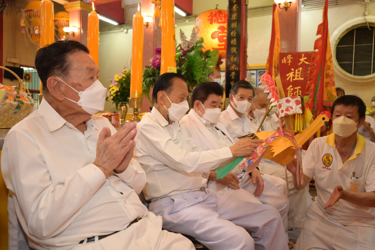 มูลนิธิป่อเต็กตึ๊ง ขอเชิญสาธุชน สักการะขอพรหลวงปู่ไต้ฮงเพื่อความเป็นสิริมงคล