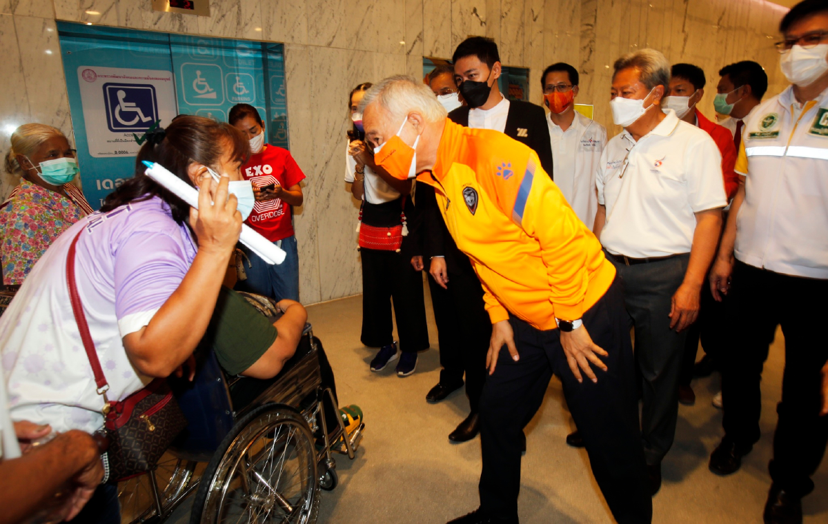 "สุวัจน์" ร่วมให้กำลังใจคนโคราช รับวัคซีนโควิด ประกาศ KORAT WELCOME โคราชพร้อม