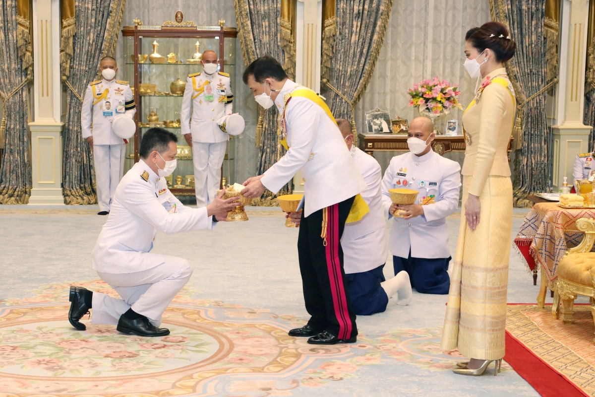 “ในหลวง-ราชินี” พระราชทานพระบรมราชวโรกาสให้คณะบุคคลเฝ้าฯ 