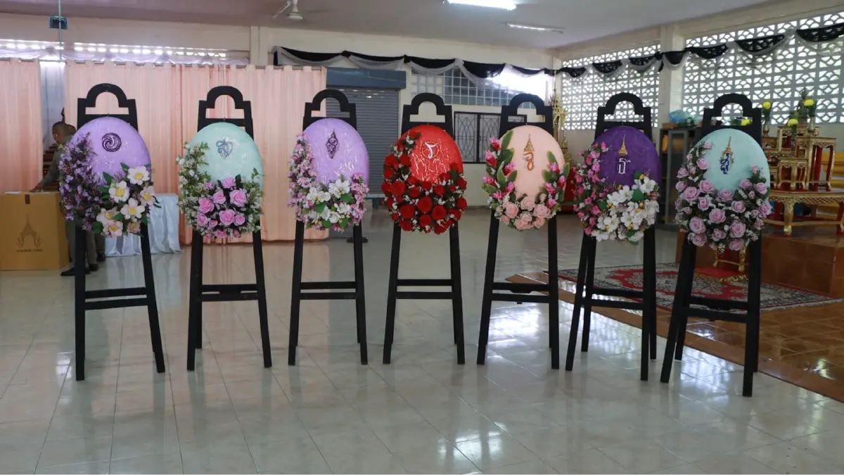 “ในหลวง” พระราชทานพวงมาลาแก่กำลังพลเสียชีวิตขณะปฏิบัติหน้าที่ นราธิวาส
