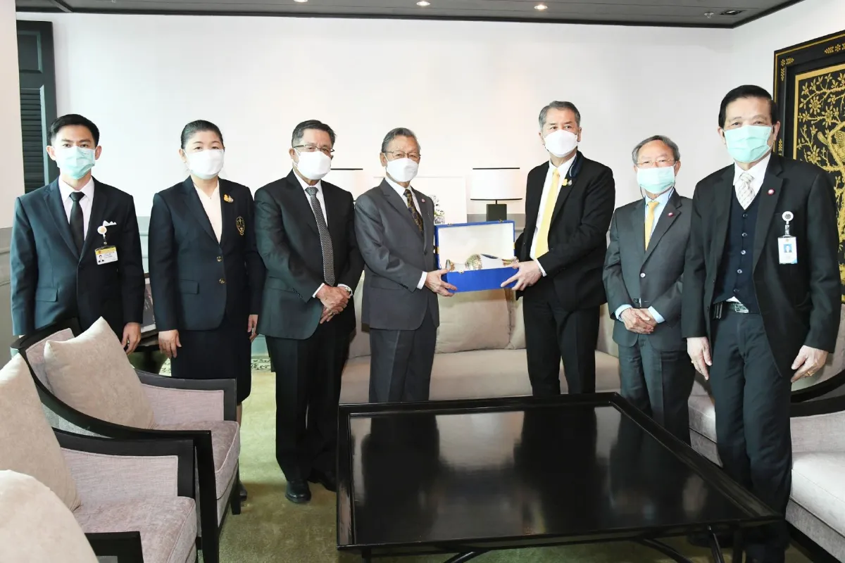 "ชวน" นำคณะ "ประธานศาลปกครองสูงสุด" ทัวร์สภาฯ