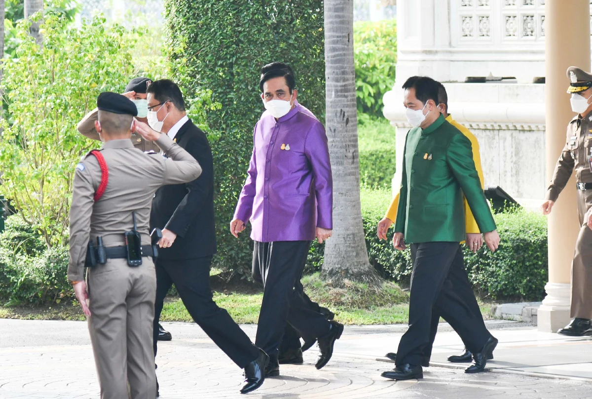 จังหวะ “ตั้งรับ” เพื่อ รอ “รุก” ปรากฏการณ์ “เขา (ยัง) อยากอยู่ยาว"