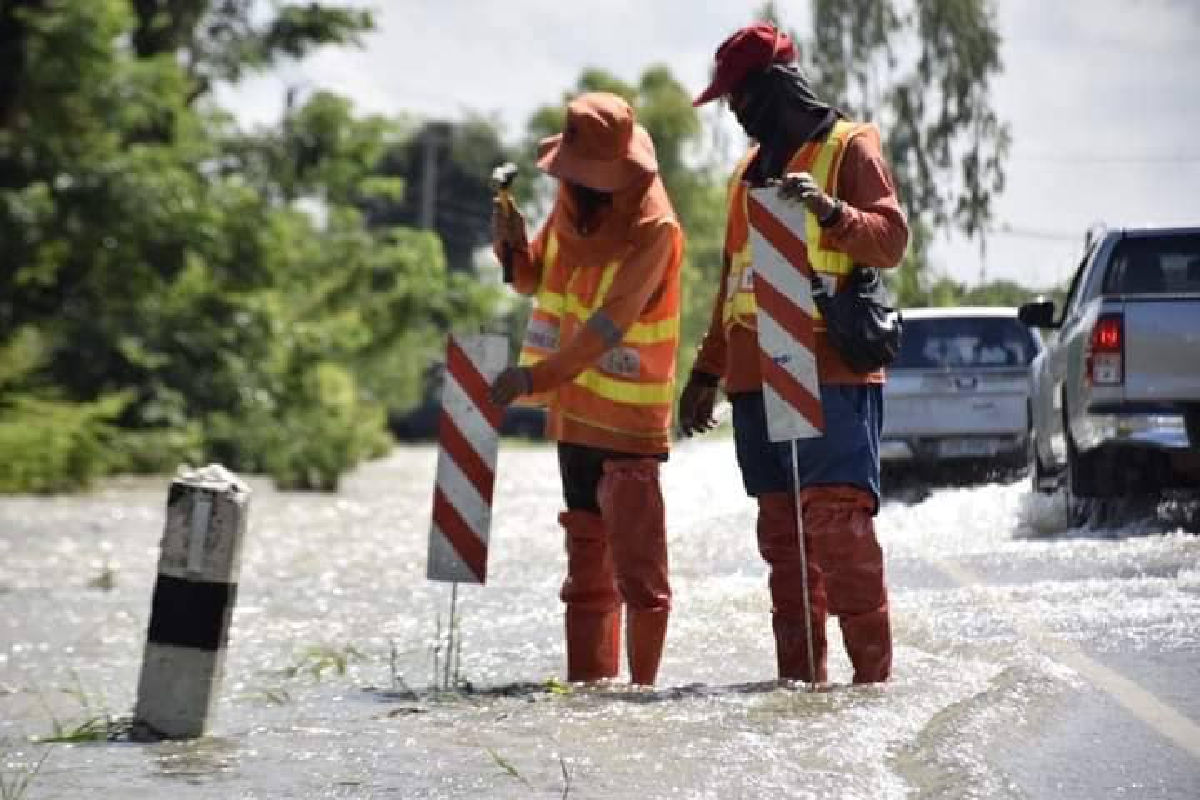 อัพเดทล่าสุด! น้ำท่วมทางหลวง ผ่านไม่ได้ 14 จังหวัด 29 เส้นทาง