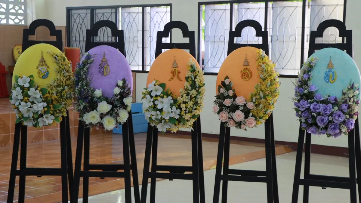 “ในหลวง” พระราชทานพวงมาลาแก่กำลังพลเสียชีวิตขณะปฏิบัติหน้าที่ นราธิวาส