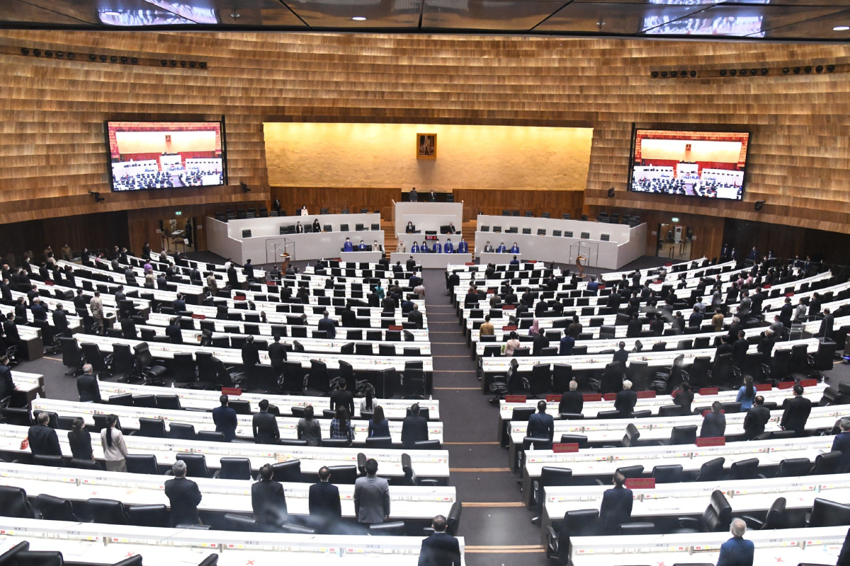 จังหวะ “ตั้งรับ” เพื่อ รอ “รุก” ปรากฏการณ์ “เขา (ยัง) อยากอยู่ยาว"