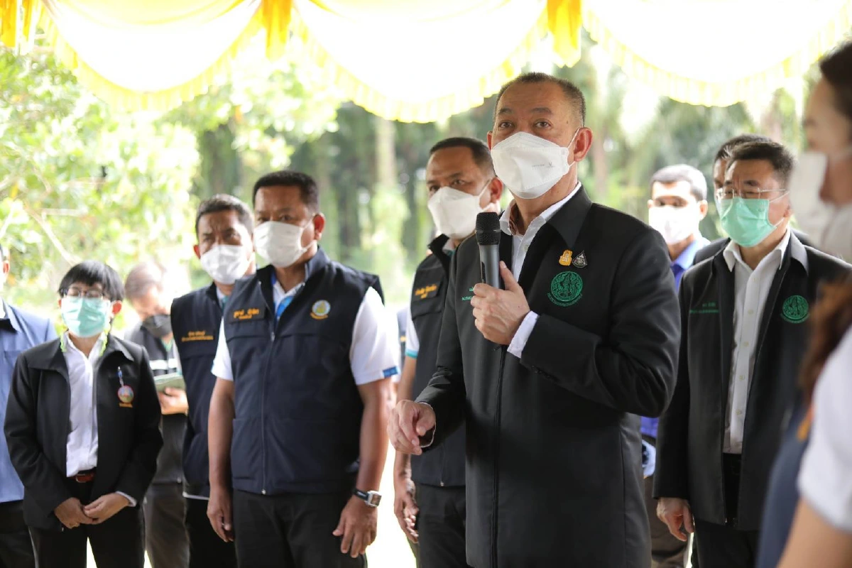 ตรวจราชการพร้อมมอบ ส.ป.ก.4-01 ให้แก่เกษตรกรในพื้นที่ จ.ตรัง