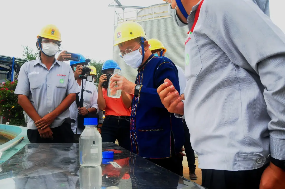 ผวจ.อ่างทอง ลงพื้นที่ตรวจผลการปรับปรุงโรงงานไทยเรยอน