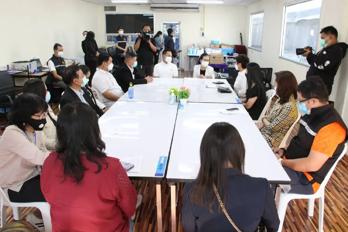 "เสธ. หิ" นำคณะผู้บริหารปิด รพ.สนามท่าเรือคลองเตย