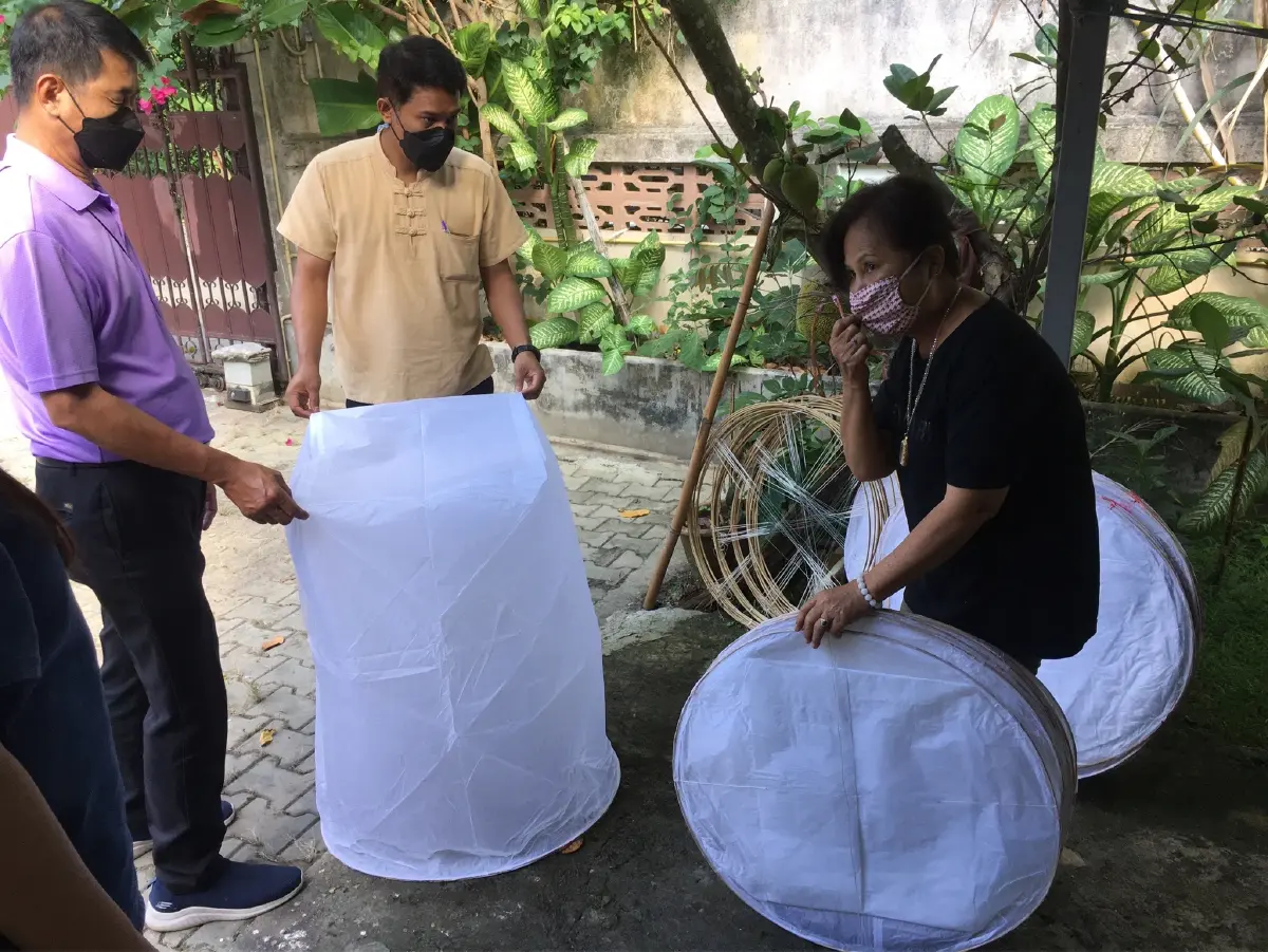 “สุริยะ” แนะปล่อยโคมลอยได้มาตรฐาน ลดความเสี่ยงเกิดเพลิงไหม้ ไฟฟ้าลัดวงจร