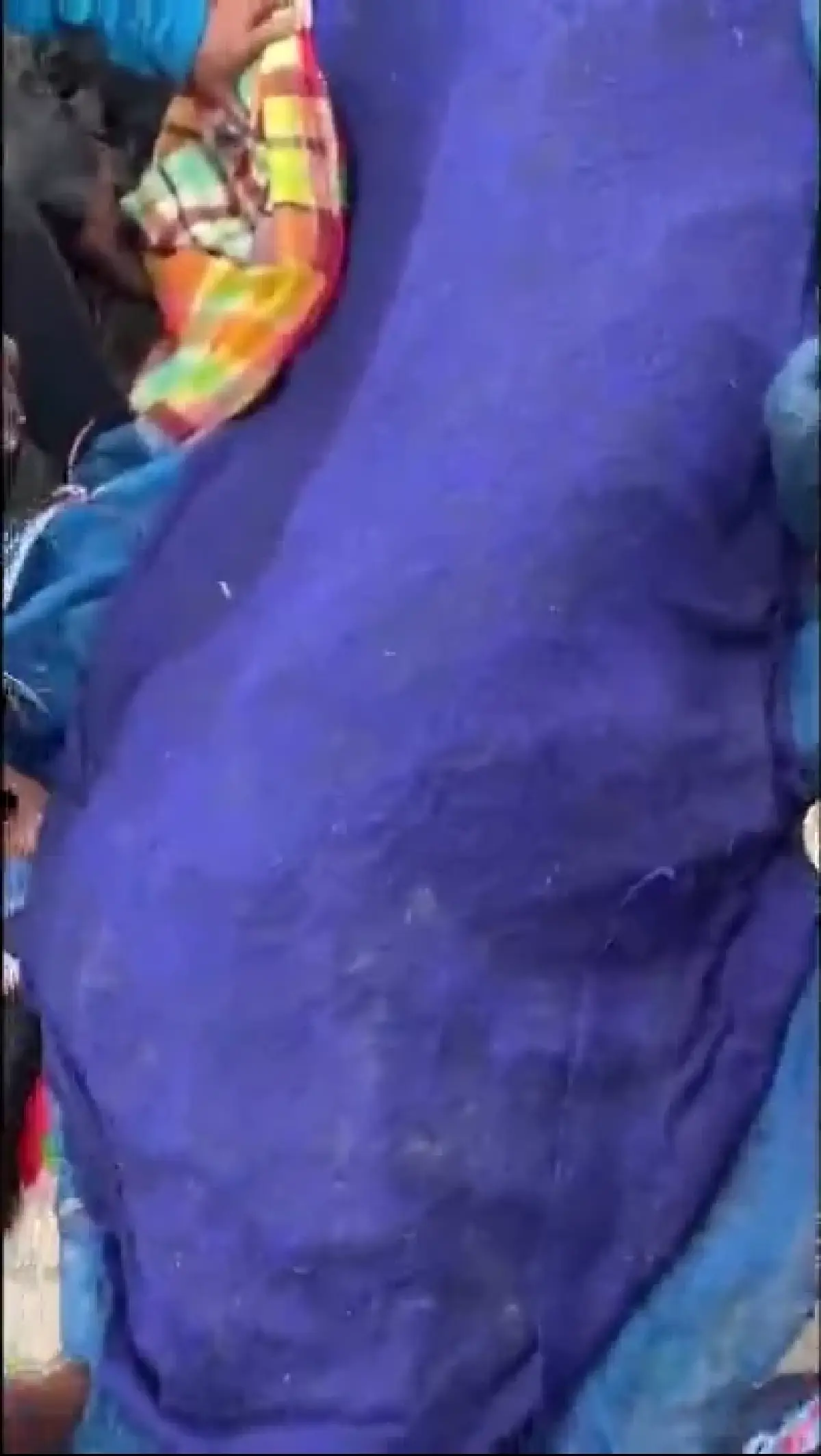 ฮือฮา ชาวบ้านล้อมจับ "ปลาช่อนยักษ์" ตัวใหญ่กว่าคน  มีคนขอซื้อให้ราคา3หมื่น